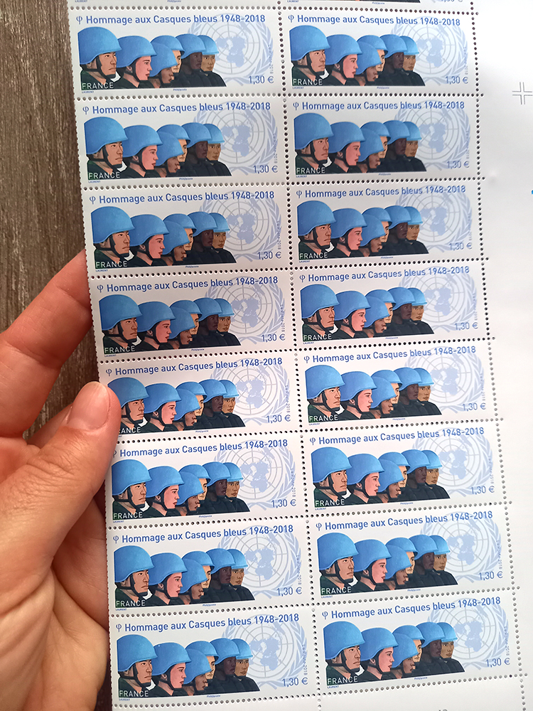 2-philatelie-feuille-timbres-casques-bleus